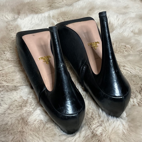 * Black Leather PRADA Booties * - Picture 4 of 7